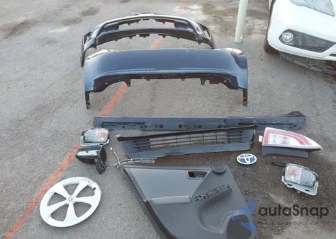 2014 Toyota Prius Four z USA, uszkodzony, nr VIN JTDKN3DU2E1813656